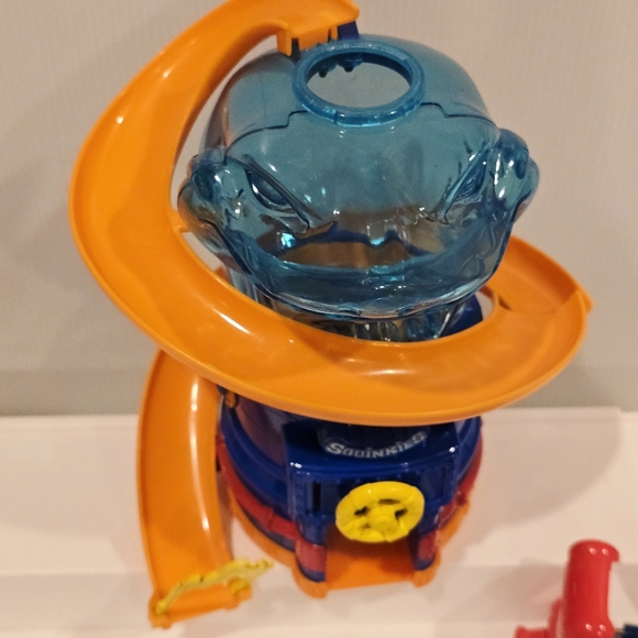 Squinkies Hot Wheels Shark Attack Tank Dispenser and Space Shuttle Set with Gi J - Picture 7 of 16